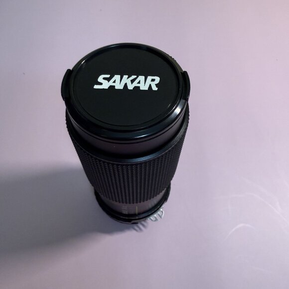SAKAR MC Zoom C-Macro 1:4.5 f=80-200mm Lens #115119 with 2 Lens Covers - Picture 1 of 8